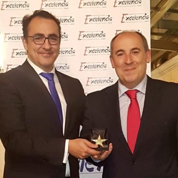 Premiados a la Excelencia Jurídica: Antonio Acosta y Juan José Santos